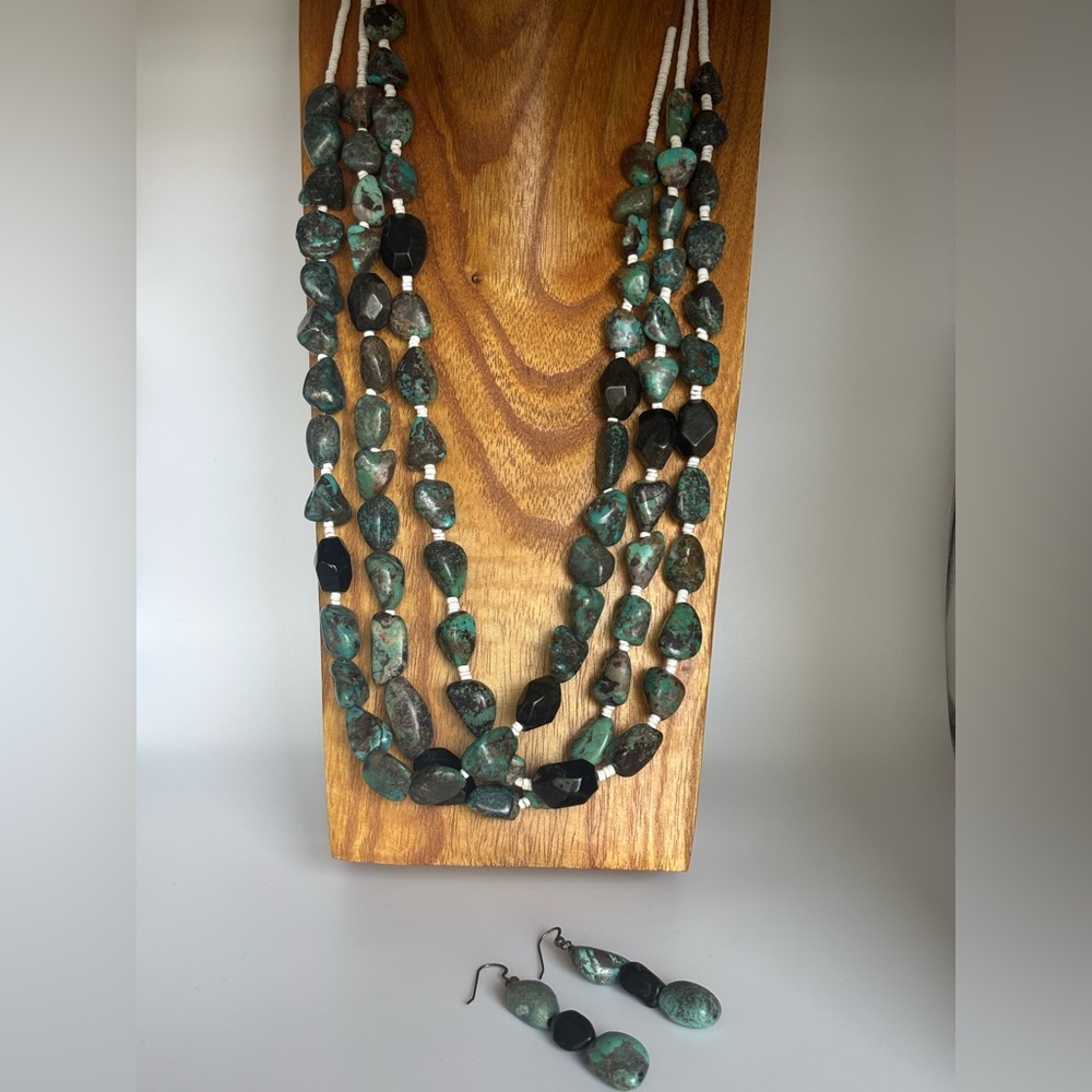 Elegant Vintage Green and Black Turquoise Necklace Set W/Heishi
